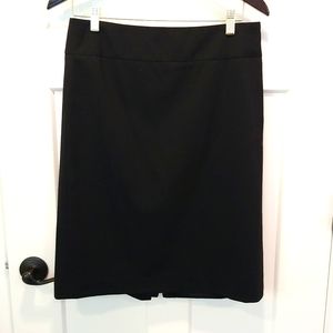 Banana Republic Pencil Skirt. Black. Size 8.